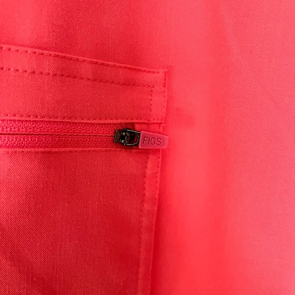 FIGS Limited Edition Yola Skinny Scrub Pants in Neon Pink. Size Small/Tall - Picture 5 of 7